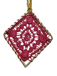 COLLIER CROCHET LOSANGE ROUGE