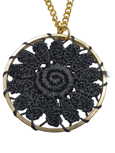 COLLIER CROCHET FLEUR NOIR