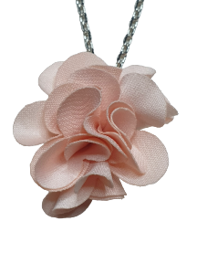 COLLIER POMPON FLEUR ROSE